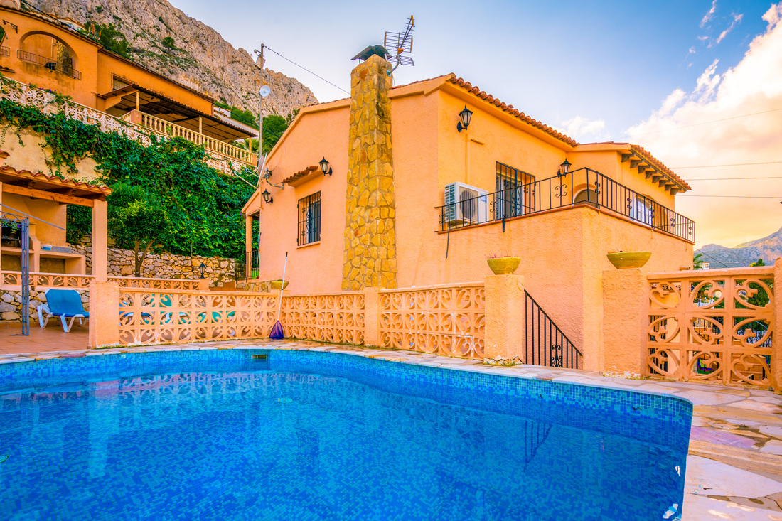 Balcony, terrace and pool area of the Calpe Alta Vista II villa