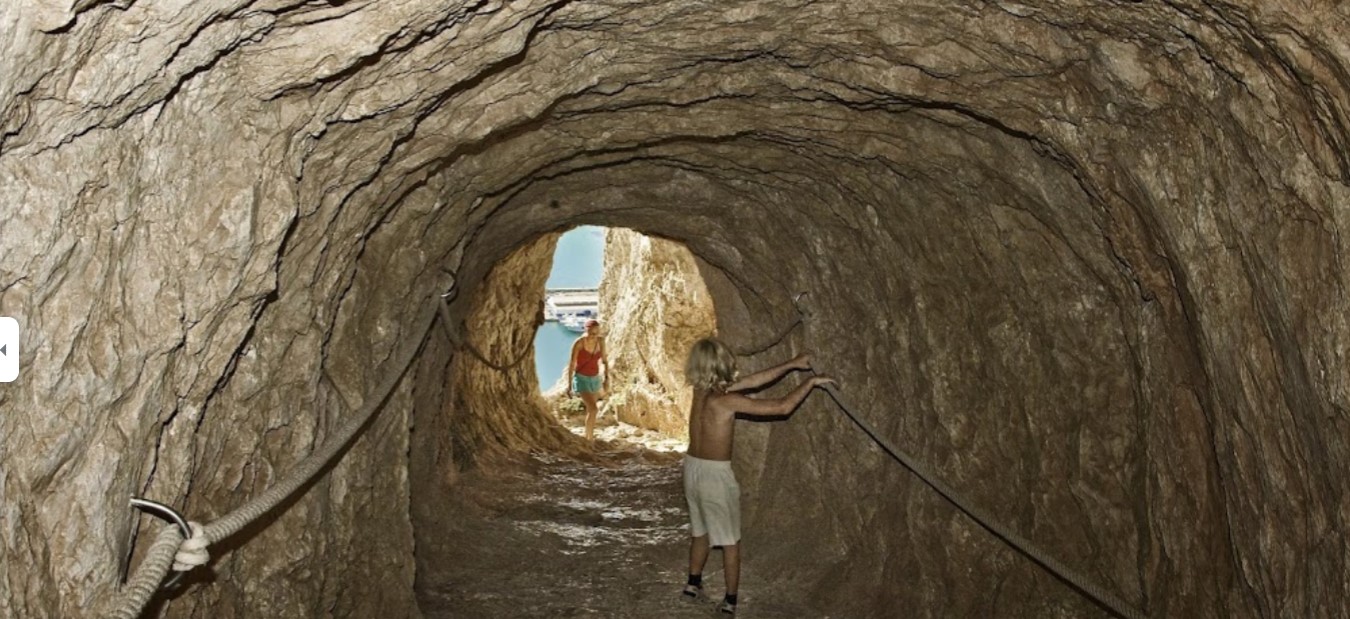 The tunnel on the trail through Calpe Rock