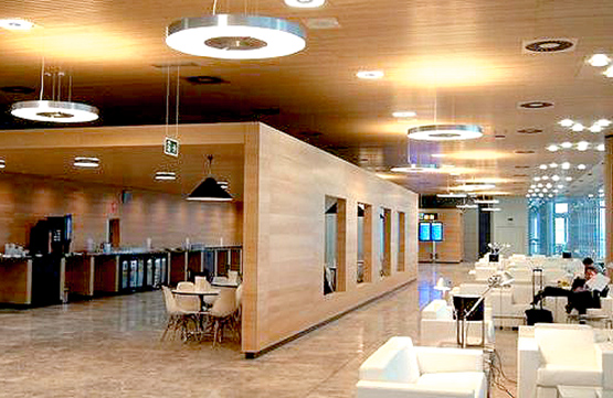 Serving Calpe, the Alicante-Elche airport has the Ifach VIP Lounge. We find this convenient, as it is right next to the boarding area!